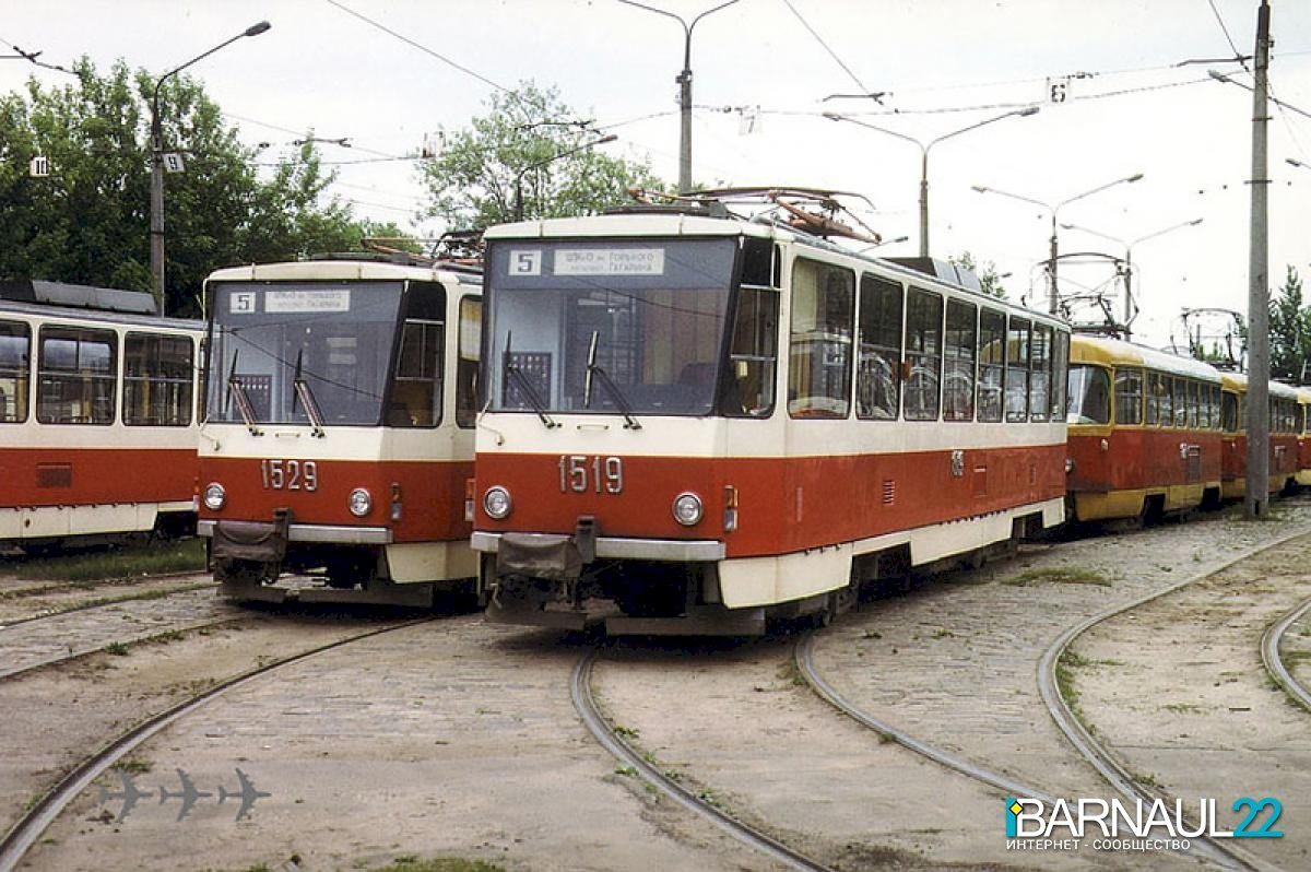 Барнаульские трамваи в начале 2000-х.