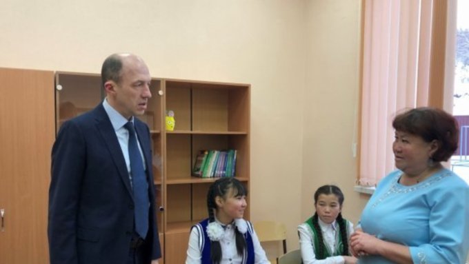 Глава Алтая пообещал сохранить школу, про которую спросили у Путина