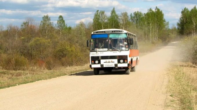 Алтайские эсеры обсудили сокращение автобусных маршрутов с министром транспорта