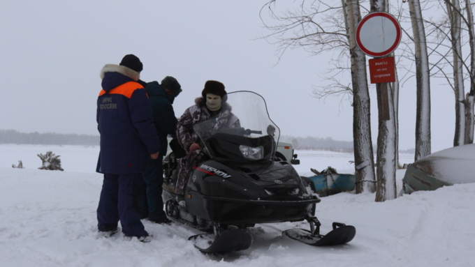 В МЧС призывают жителей Алтайского края не выходить на лед