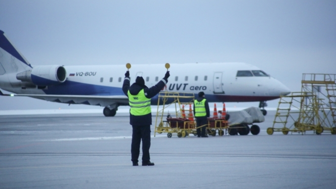 Аэропорт Барнаула заработал после многочасового перерыва из-за снегопада