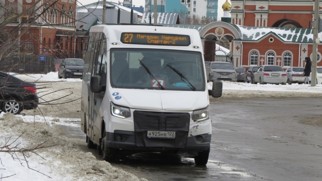 На три и пять рублей. В Барнауле общественный транспорт начал работать по новым ценам