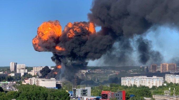 Мощный взрыв произошел на АЗС в Новосибирске. Обновлено
