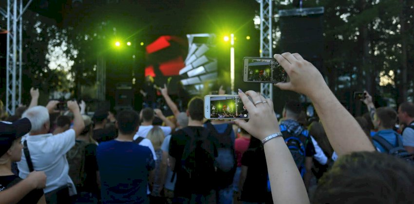 Покупатели билетов на рок-фестиваль «Ветер Сибири» начали подавать в суд на его организаторов