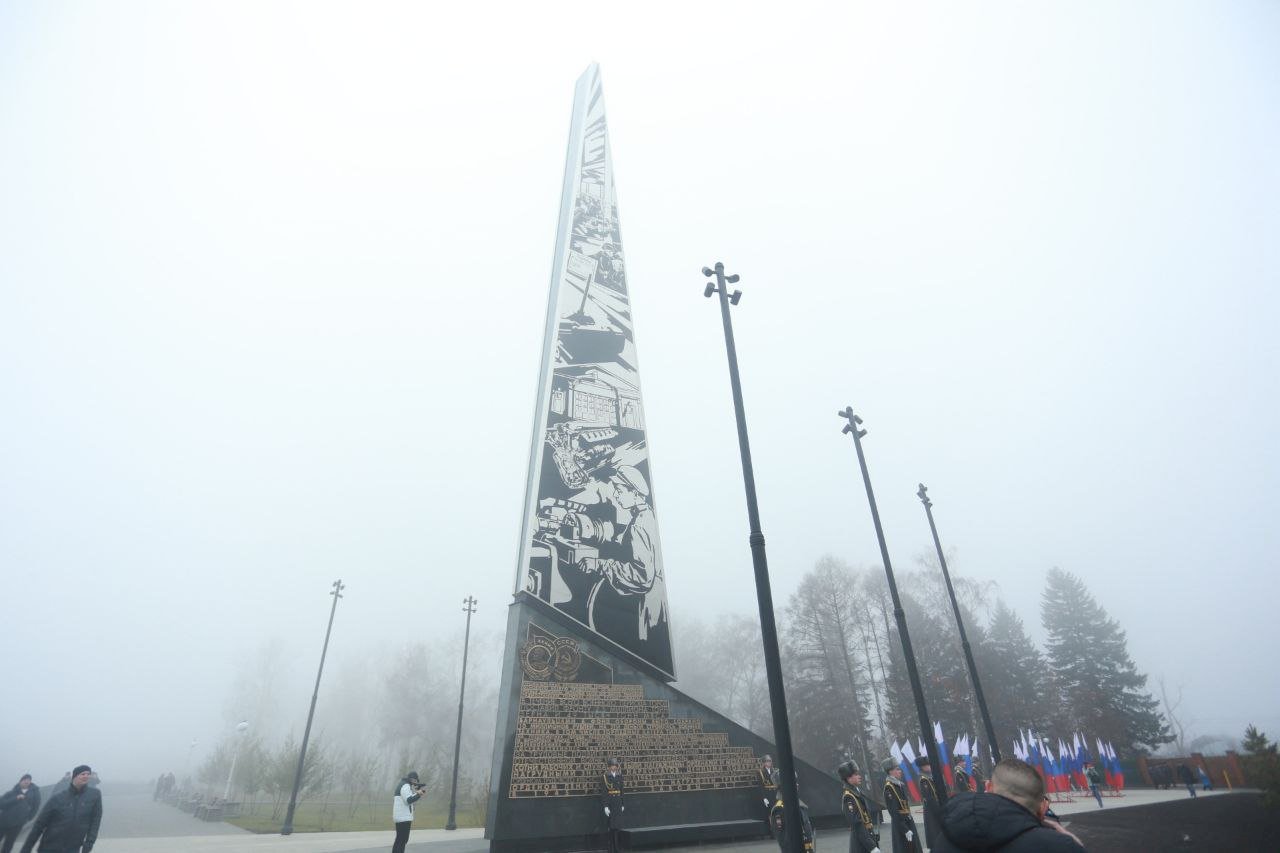 4 ноября в барнауле. Стелла в Барнауле в Нагорном парке. Новая Стелла в Барнауле. Открытие Стеллы Барнаул. Стелла город трудовой доблести Барнаул.