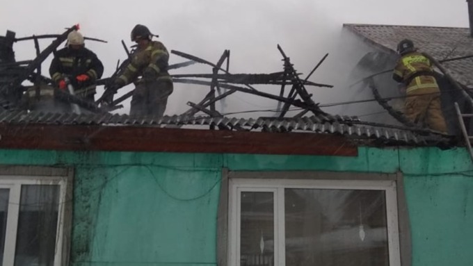 Оставленная одна дома девочка едва не погибла на пожаре в Алтайском крае