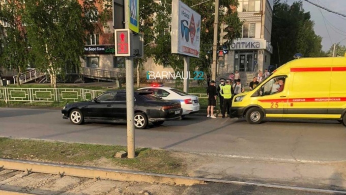 В Барнауле водитель сбил ребёнка возле торгового центра