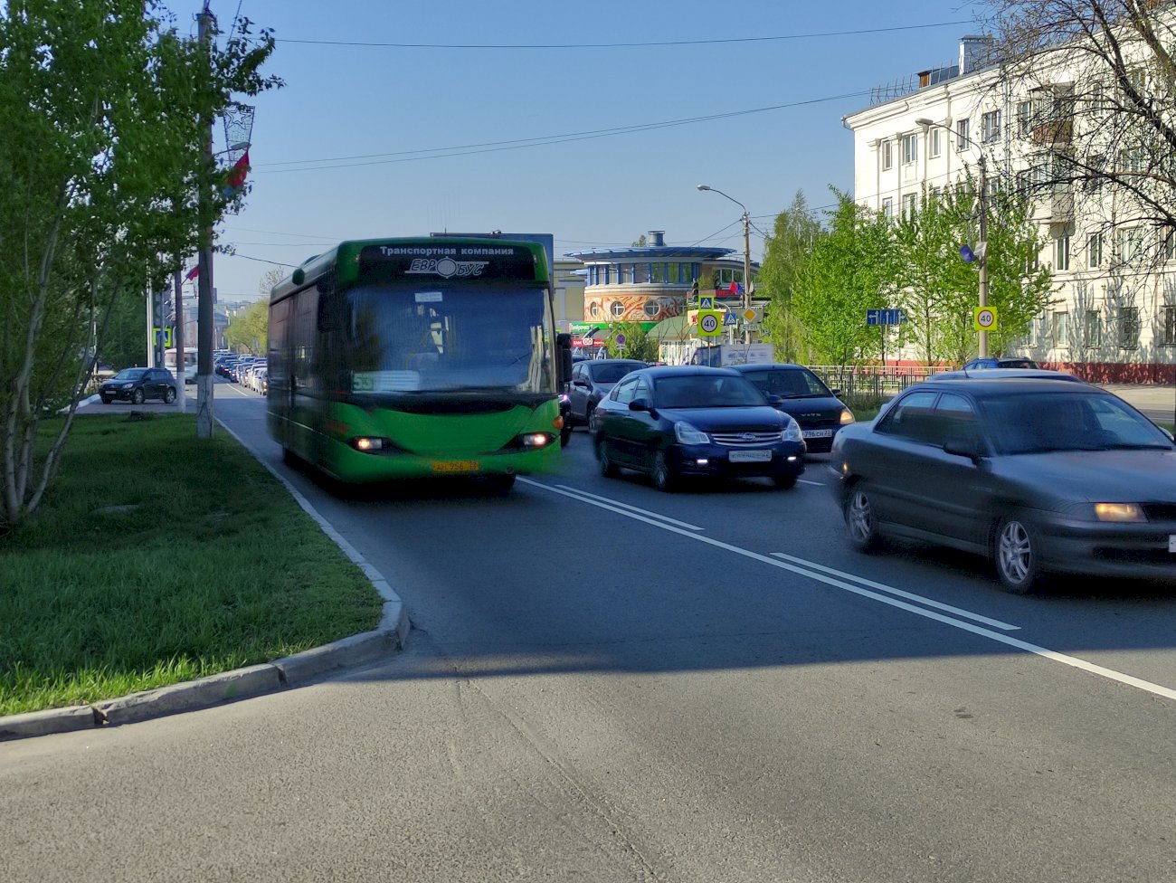 Транспорт барнаул. Выделенная полоса для общественного транспорта. Перевозчики общественный транспорт. Барнаульский транспорт.