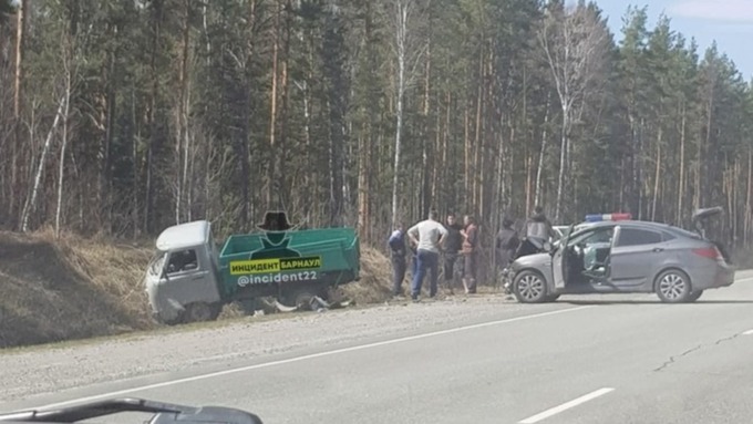Два человека пострадали в ДТП с грузовиком на трассе Барнаул – Новосибирск