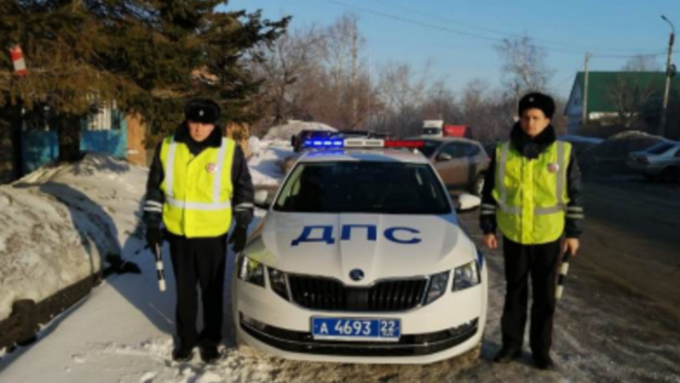 Житель Алтайского края поблагодарил полицейских за вызволение из снежного плена 