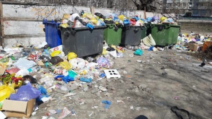 Рубцовчане жалуются на горы мусора, которые никто не вывозит