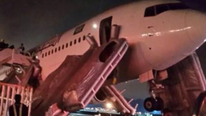 Паника, переломы. Очевидцы рассказали подробности жесткой посадки Boeing в Барнауле