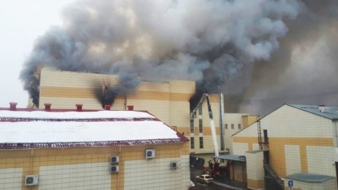 Сибиряки запустили флешмоб против торговых центров из-за пожара в Кемерово