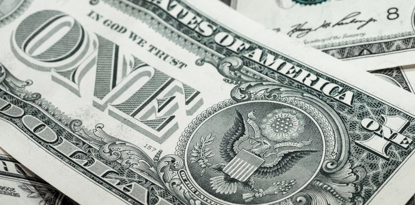Курс доллара впервые с марта 2020 года опустился ниже 68 рублей