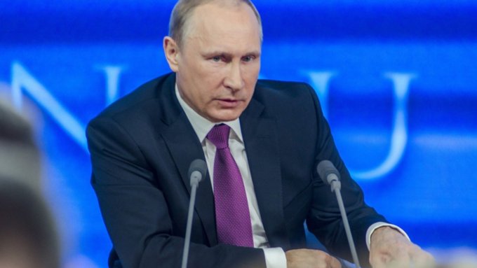 Путин заявил о необходимости повышать МРОТ