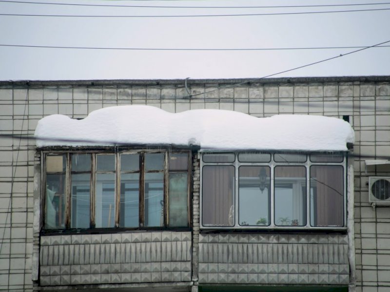 Подросток из Барнаула получил рваные раны головы из-за рухнувшего с крыши снега