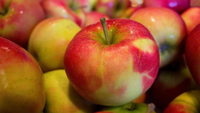 Азербайджанские яблоки и томаты запретят в России
