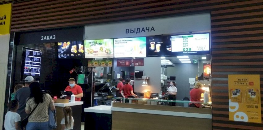 В Барнауле начали снимать вывески с ресторанов McDonald's