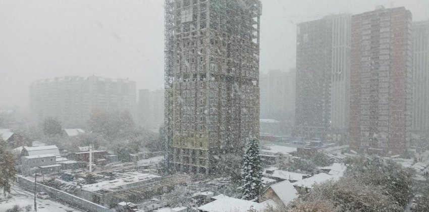 Снегопад в Новосибирске. Жители вспоминают песню Шатунова: «Снег в сентябре, какая глупость»
