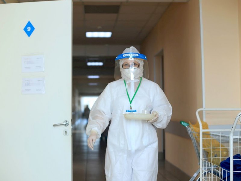 Более 800 случаев коронавируса за сутки впервые выявили в Алтайском крае