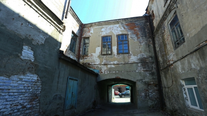 История под ногами: фотопрогулка по старейшей улице Барнаула