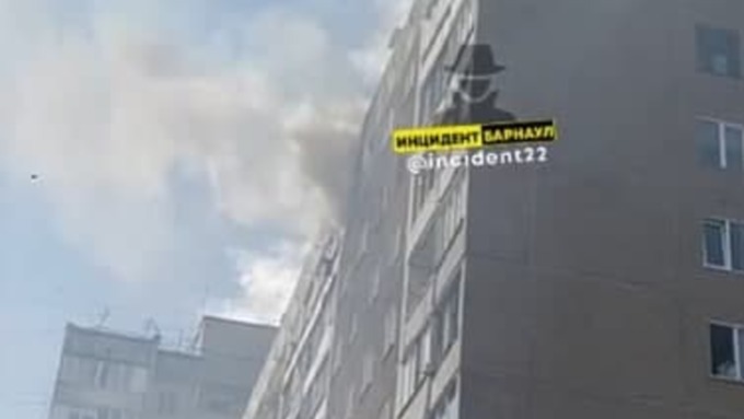 Двое человек погибли при пожаре в барнаульской многоэтажке