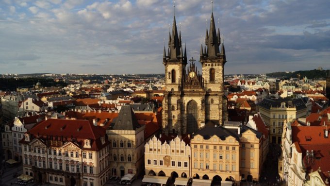 Россия выдворит двух чешских послов после скандала с провозом яда