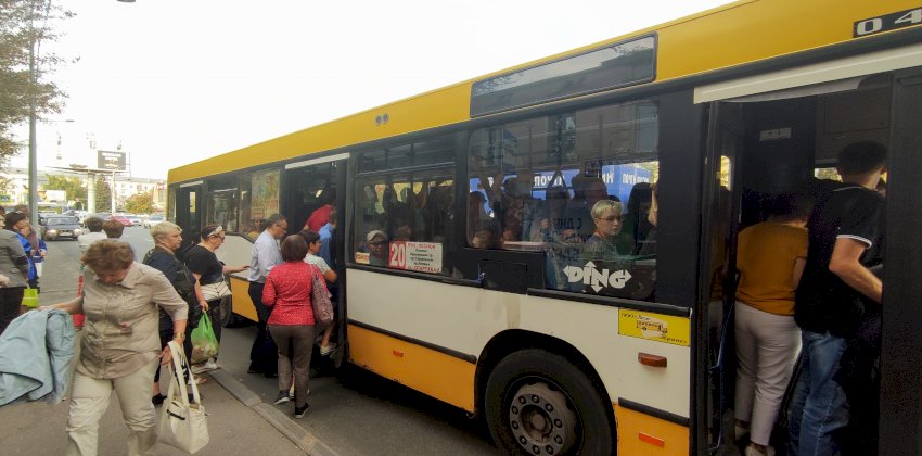 «В условиях выживания». Почему перевозчики снова хотят поднять цены на проезд в транспорте Барнаула?