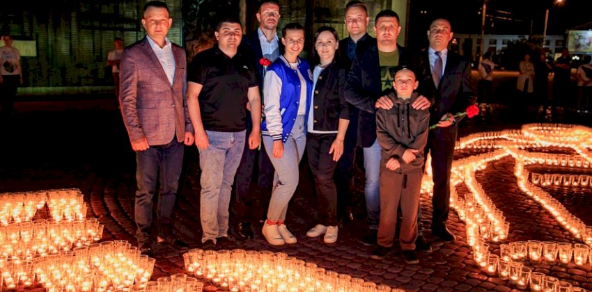Барнаульские единороссы приняли участие в акции «Огненные картины войны»