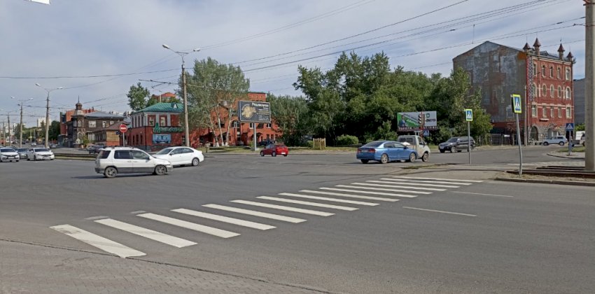  Городские службы обновили дорожную разметку более чем на 40 участках в Барнауле 