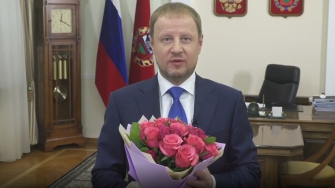 Виктор Томенко поздравил женщин с 8 Марта. Видео