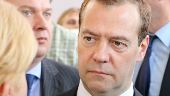 Дмитрий Медведев предложил начать переход на четырёхдневную рабочую неделю