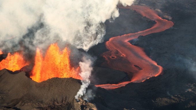 Исландский фермер продаёт проснувшийся вулкан