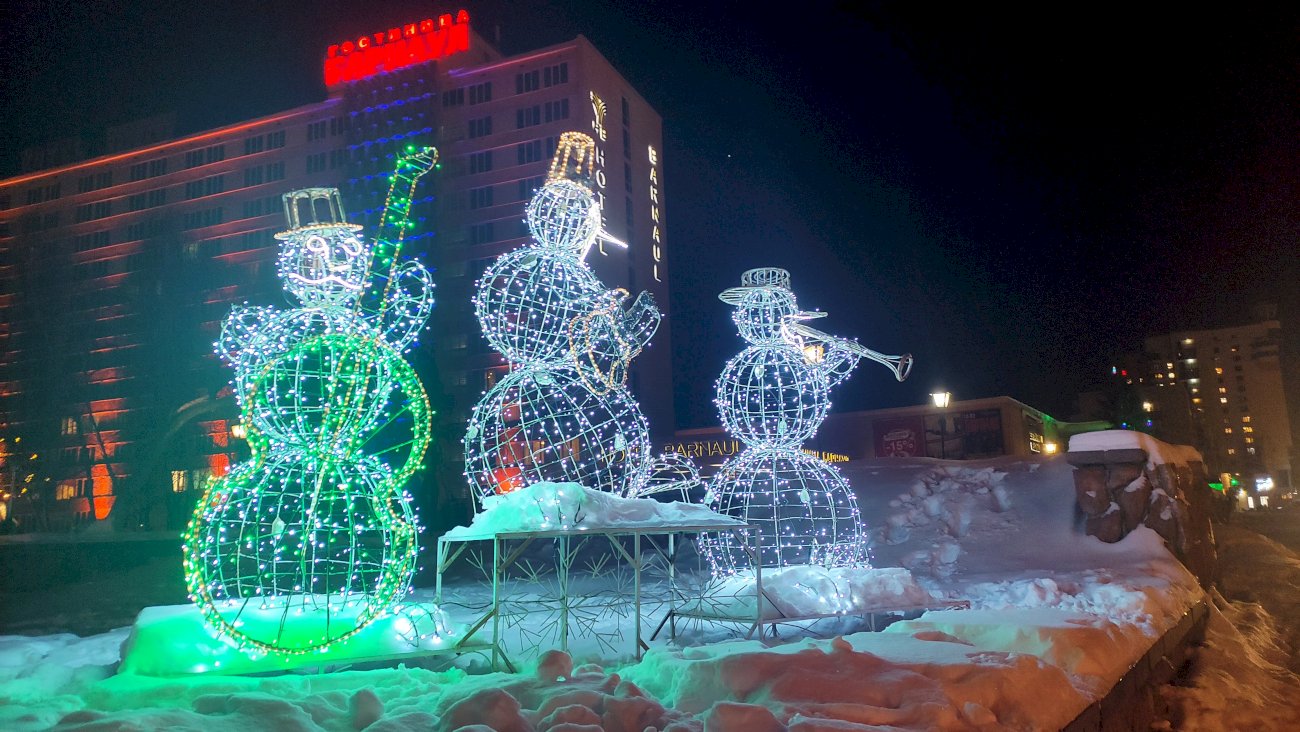 Куда сходить в барнауле на новогодние праздники. Площадь Барнаула 2022. Новый год на улице. Новогодний Барнаул.