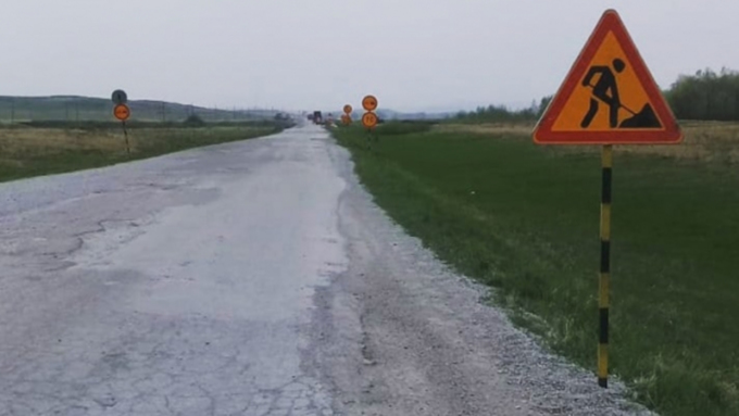 Общественники год добивались ремонта дороги, которая соединяет несколько сел на Алтае