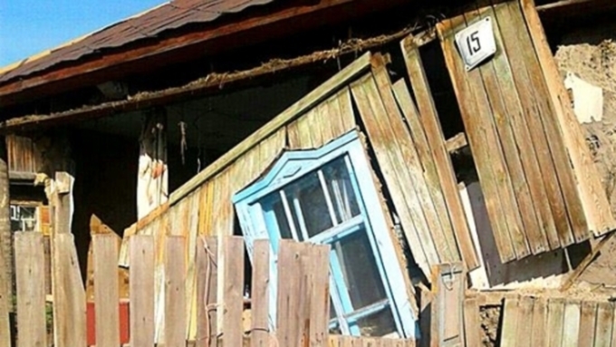 Фотоновости. Стена дома рухнула в Рубцовске