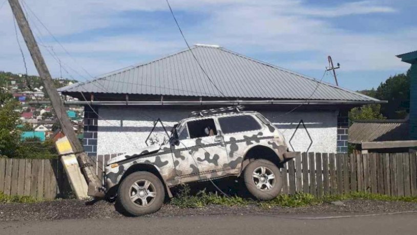 Пьяный в заведенной машине