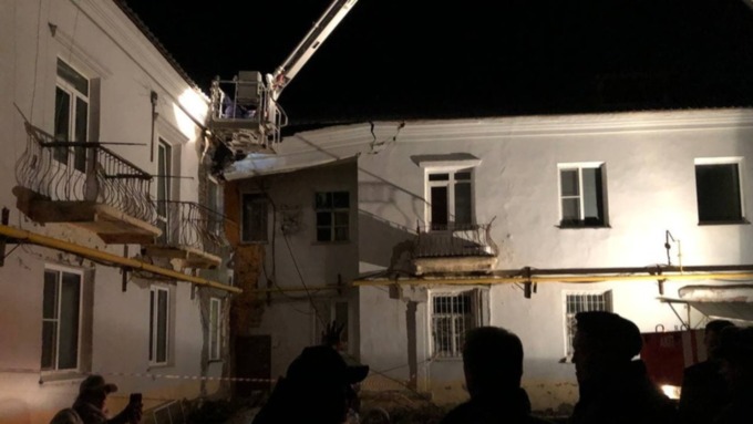В Барнауле жителей двухэтажного дома эвакуировали из-за угрозы обрушения