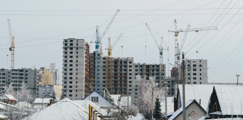 Цены взлетели и «зависли». Как изменился рынок жилья Барнаула в условиях санкций и дорогой ипотеки