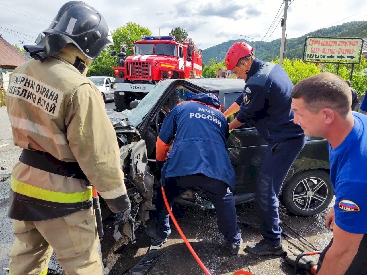 Страшная авария на Чуйском тракте. Водителей вырезали из машин спецтехникой