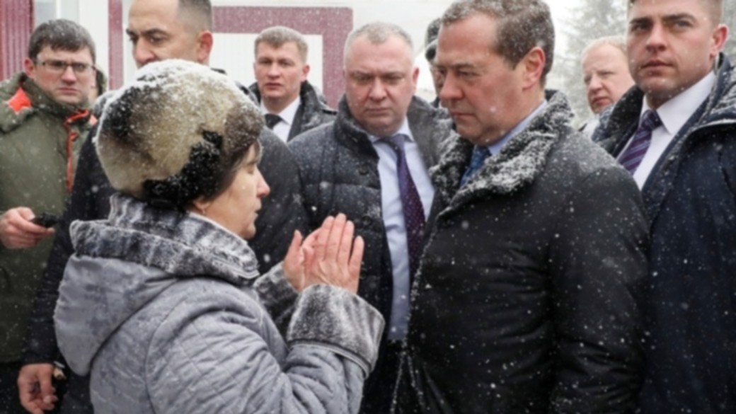 Жители Санниково так и не получили горячую воду, о которой молили Медведева в 2019 году