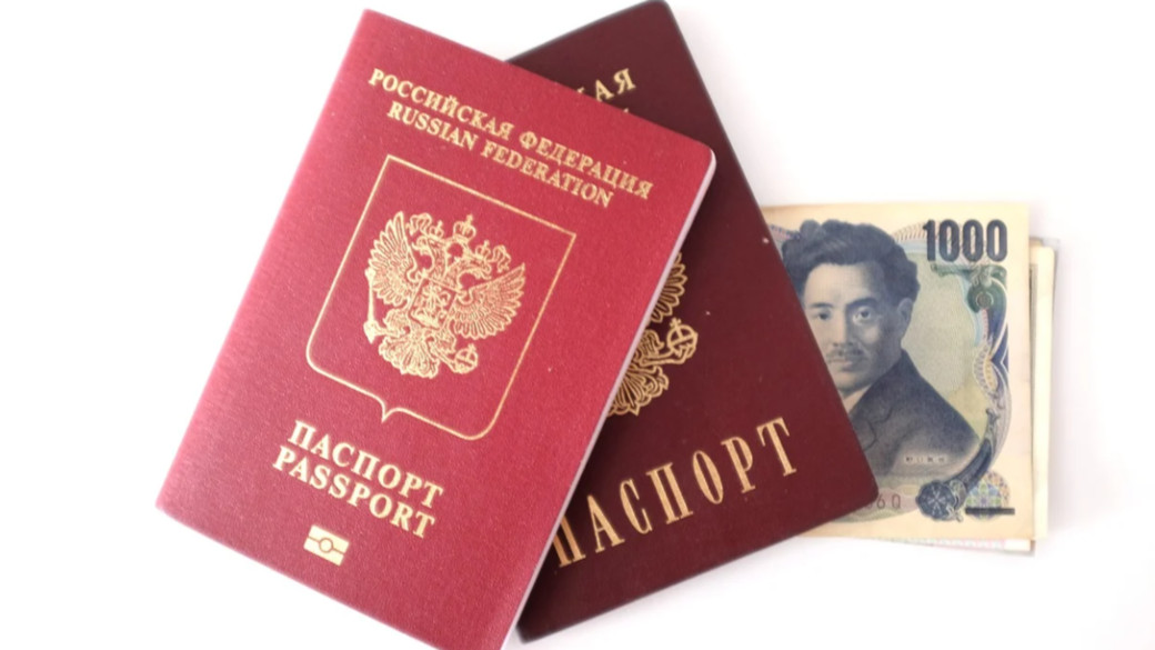 Бумажные паспорта россиян будут аннулировать при выдаче электронного документа