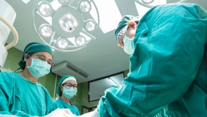 Алтайские медики провели уникальную для региона хирургическую операцию