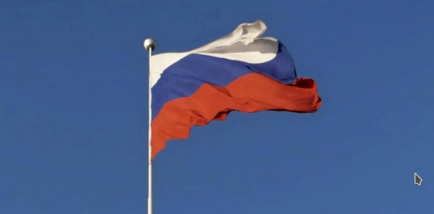 Барнаульские школьники, которые не смогут присутствовать на поднятии флага, будут смотреть видеотрансляцию