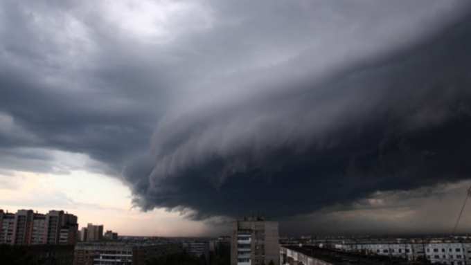 Жителей Алтайского края предупреждают о грядущей буре с градом