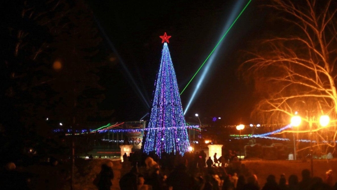 Названа дата открытия главной новогодней елки в Барнауле