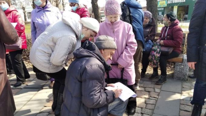 Барнаульцы вышли на митинг против аварийного жилья