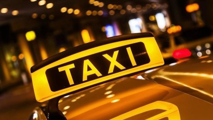 Московский таксист вышел в магазин, а пассажиры угнали его авто