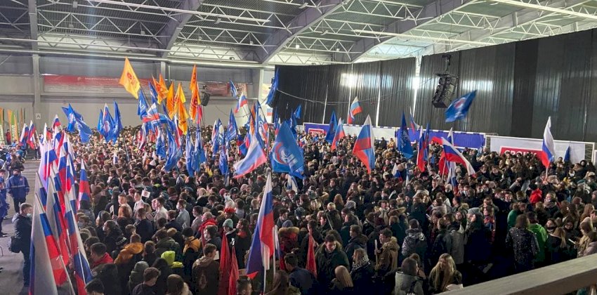 В Барнауле проходит митинг-концерт, посвященный годовщине воссоединения Крыма с Россией