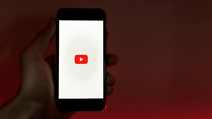 Роскомнадзор пригрозил блокировкой YouTube, если сервис не разблокирует RT